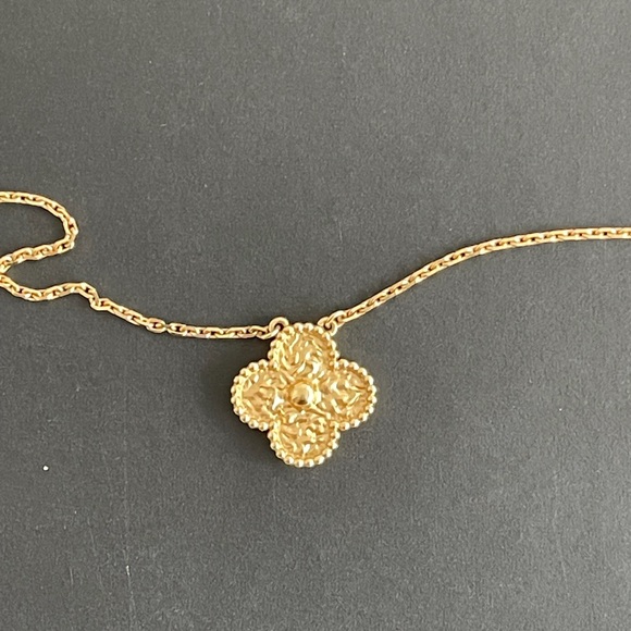 Van Cleef and Arpels Vintage Alhambra pendant - Picture 4 of 7